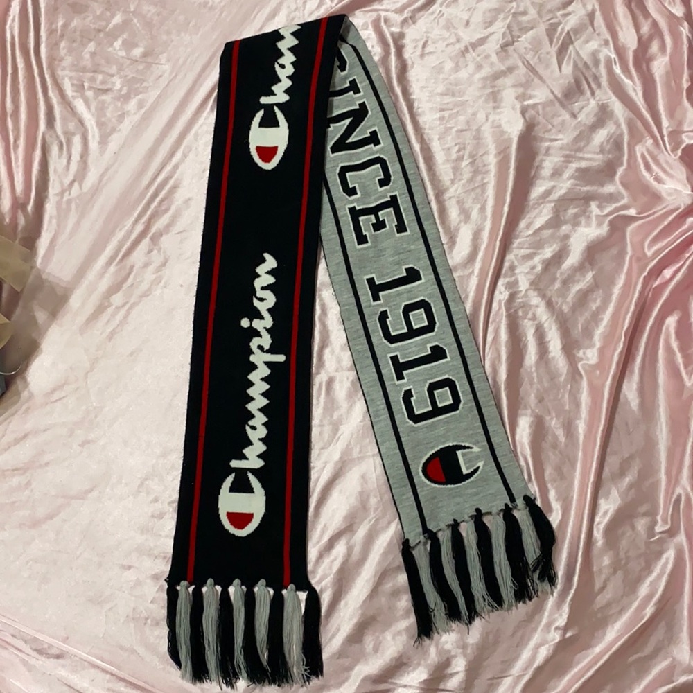 Reversible Champion scarf